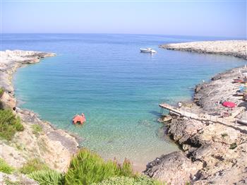 Una delle spiaggette più belle alle Isole Tremiti. (Giorgio e Mirella)
